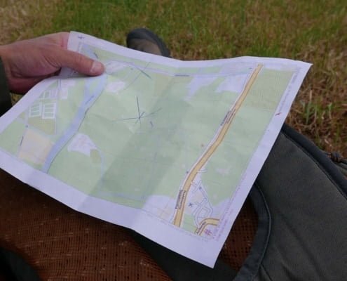 Hugo van Elk over de Navigeren met kaart en kompas workshop in Nederland 10 Avontuurlijke reis gepland? Ontsnap naar de natuur! Bekijk die wegen, groene gebieden en bezienswaardigheden op je kaart. Pak je bruine rugzak en trek eropuit in je outdoorkleding. Beleef een onvergetelijk avontuur!