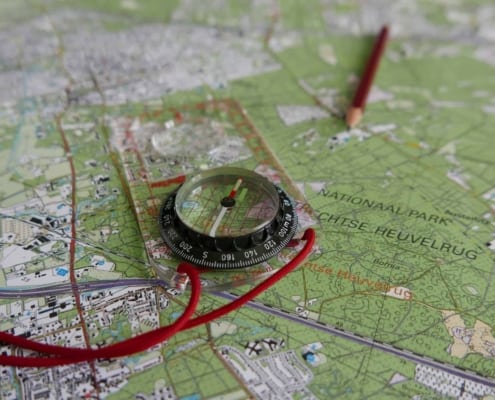 Bastiaan Marechal about the Navigating with Map and Compass Workshop in the Netherlands 2 Ontdek avontuur in Nationaal Park De Utrechtse Heuvelrug! Op de kaart, aangegeven met een recta kompas en route met een scherpe rode potloodstreep, vind je diverse bezienswaardigheden en terreinkenmerken. Klaar voor een langdurige ervaring? Trek je wandelschoenen aan en ga op pad!