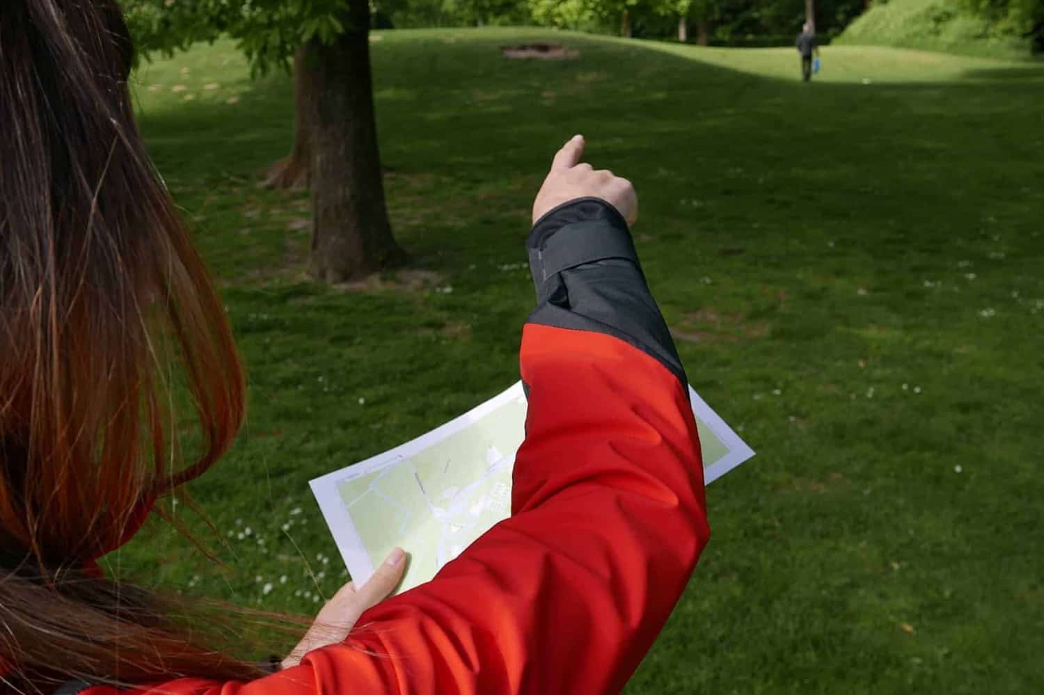 Indicating Direction in the Field with a Map Discover adventure in Utrecht! Learn to navigate with map and compass during our exciting workshop. Walk through nature, discover new paths, and improve your outdoor skills. Step out of your comfort zone and experience a long day full of challenge and fun!