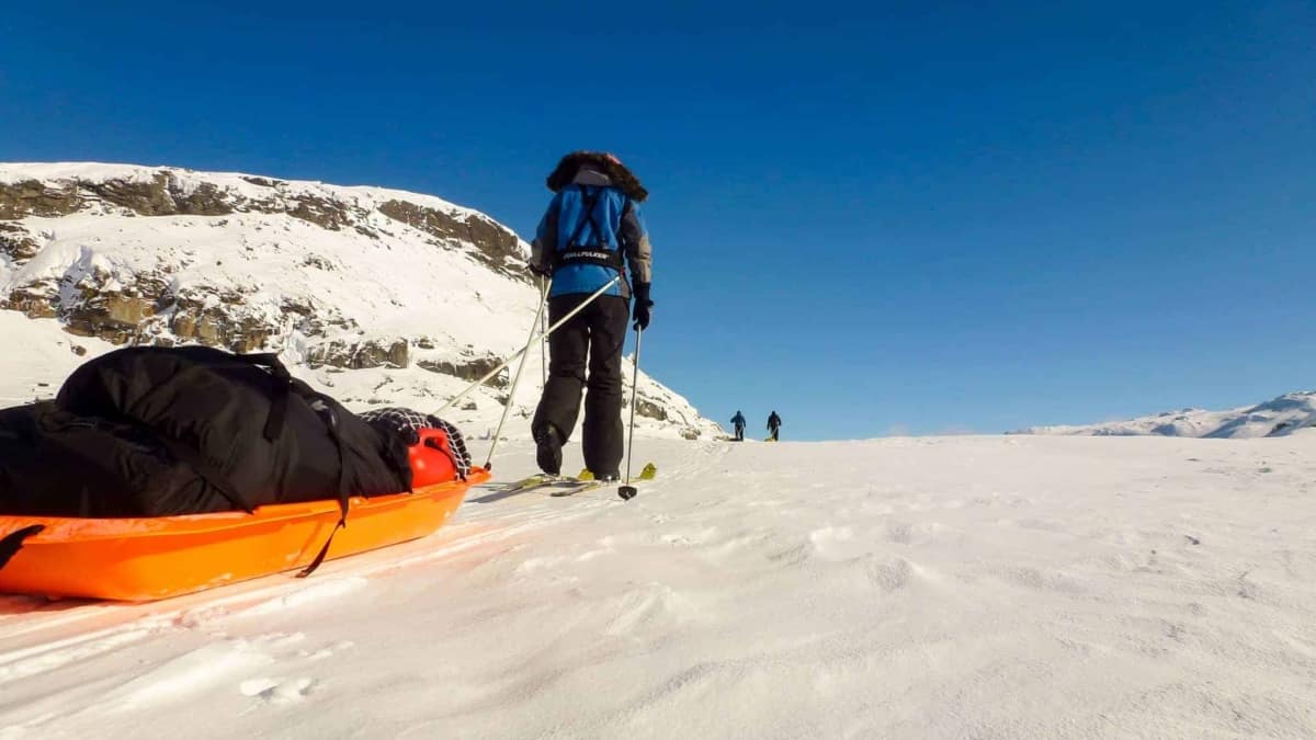 Pulk trekking op de Kungsleden Trail in Zweden