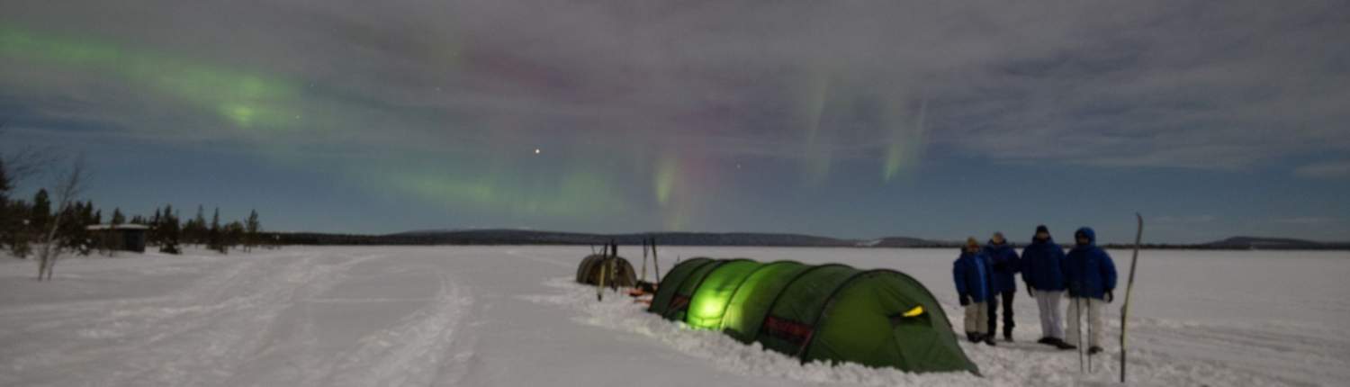Kamperen in Noord Zweden met het Noorderlicht in de winter
