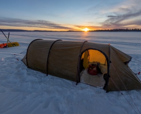 Hilleberg tent opgezet in Noord Zweden in de winter