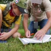 Kaart en kompas navigatie workshop_17 Avontuurlijk dagje uit: Leer navigeren met kaart en kompas! π¨βπ©βπ¦π Ga samen met je soort op avontuur! ποΈ Tijdens onze workshop leren jullie hoe je een kaart leest en een kompas gebruikt. π³πΊοΈ Een perfect uitje voor nieuwsgierige ontdekkers. Boek nu!